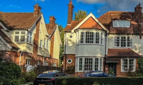 UK house prices stagnate, sales rebound, Zoopla